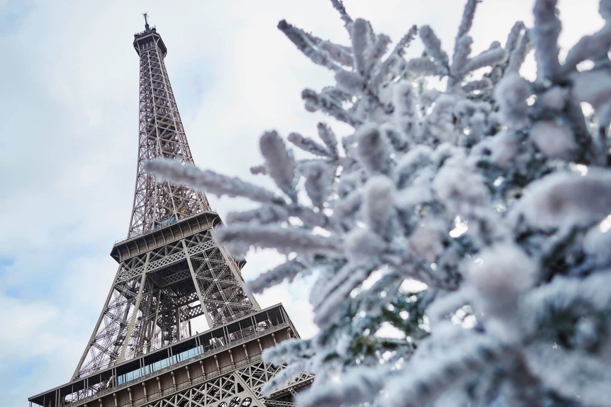5-DAY MAGICAL PARIS & FESTIVE SEINE RIVER CRUISE