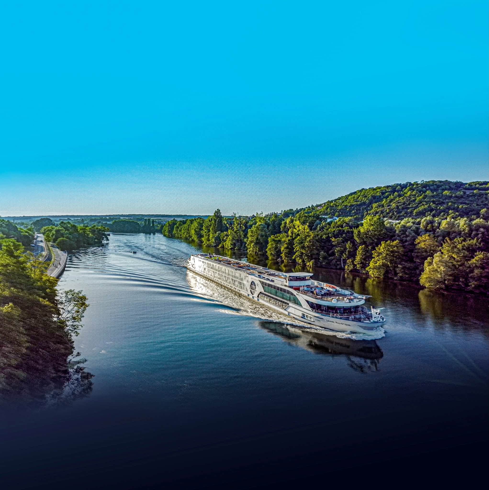 5-DAY MAGICAL PARIS & FESTIVE SEINE RIVER CRUISE